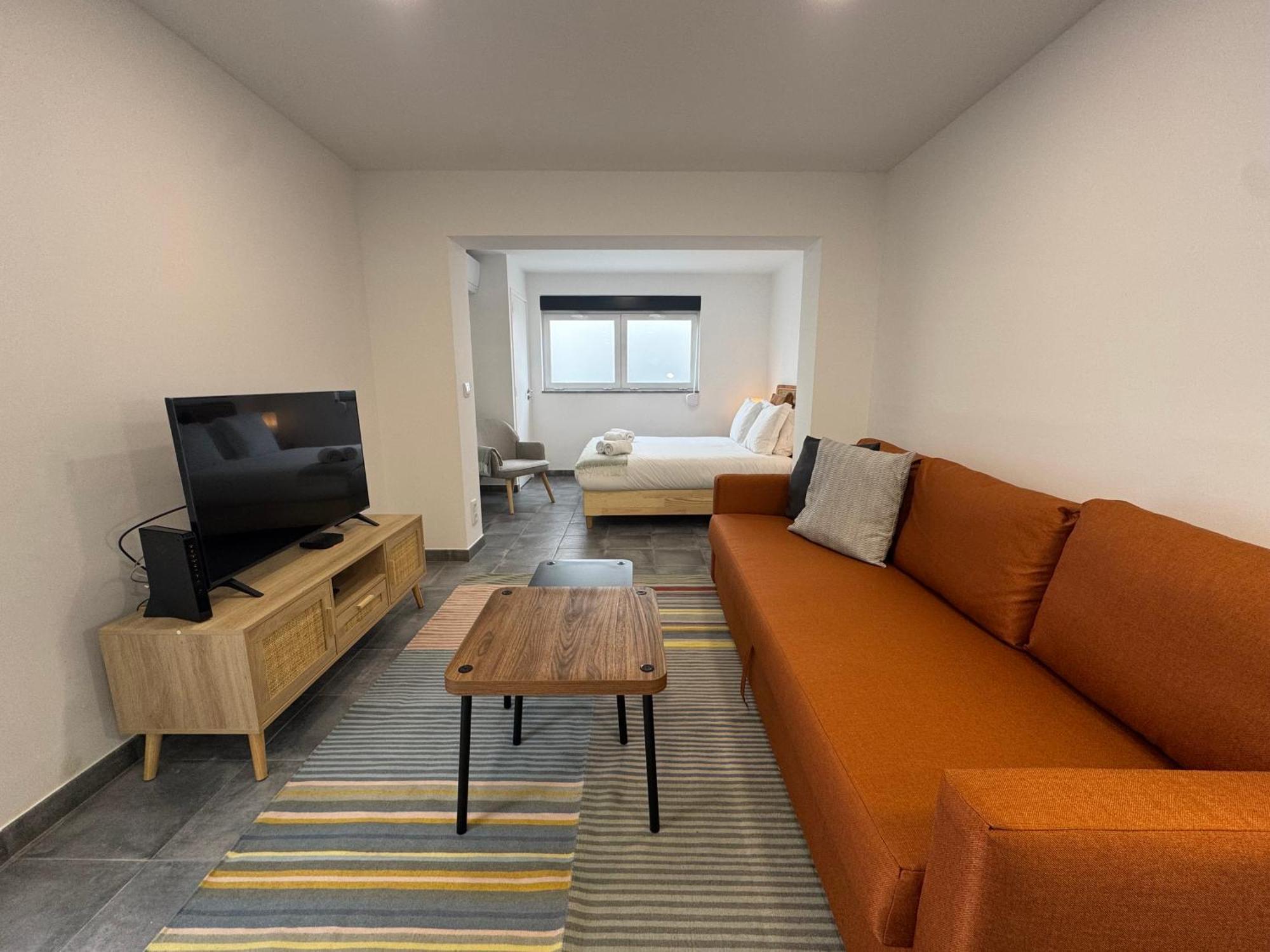 Apartment Nest- Walk To The *